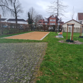 Bild vom Spielplatz anzeigen.