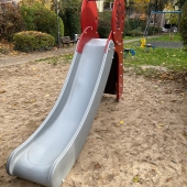 Bild vom Spielplatz anzeigen.