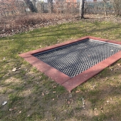 Bild vom Spielplatz anzeigen.