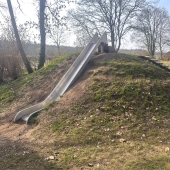 Bild vom Spielplatz anzeigen.