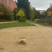 Bild vom Spielplatz anzeigen.