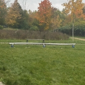 Bild vom Spielplatz anzeigen.