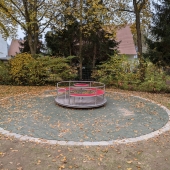 Bild vom Spielplatz anzeigen.