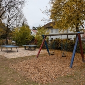Bild vom Spielplatz anzeigen.