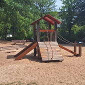 Bild vom Spielplatz anzeigen.