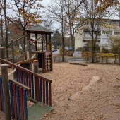 Bild vom Spielplatz anzeigen.