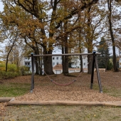 Bild vom Spielplatz anzeigen.