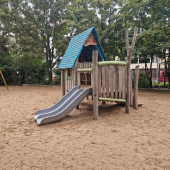Bild vom Spielplatz anzeigen.