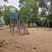 Bild vom Spielplatz anzeigen.