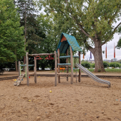 Bild vom Spielplatz anzeigen.
