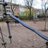 Bild vom Spielplatz anzeigen.