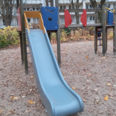 Bild vom Spielplatz anzeigen.
