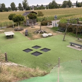 Bild vom Spielplatz anzeigen.