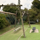 Bild vom Spielplatz anzeigen.