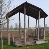 Bild vom Spielplatz anzeigen.