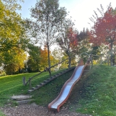Bild vom Spielplatz anzeigen.