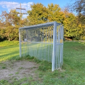 Bild vom Spielplatz anzeigen.