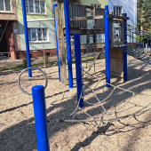 Bild vom Spielplatz anzeigen.