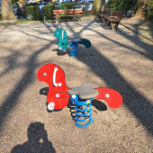 Bild vom Spielplatz anzeigen.