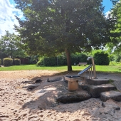 Bild vom Spielplatz anzeigen.