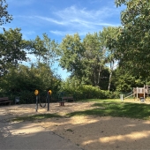 Bild vom Spielplatz anzeigen.