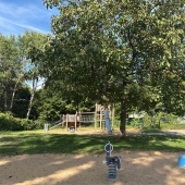 Bild vom Spielplatz anzeigen.