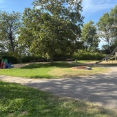Bild vom Spielplatz anzeigen.