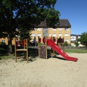 Bild vom Spielplatz anzeigen.