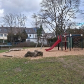Bild vom Spielplatz anzeigen.