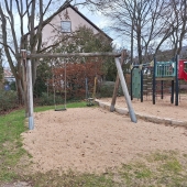 Bild vom Spielplatz anzeigen.