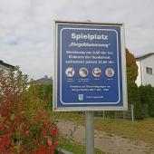 Bild vom Spielplatz anzeigen.