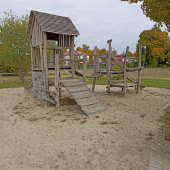 Bild vom Spielplatz anzeigen.