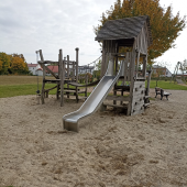 Bild vom Spielplatz anzeigen.