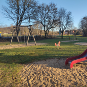 Bild vom Spielplatz anzeigen.