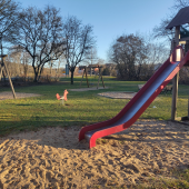 Bild vom Spielplatz anzeigen.