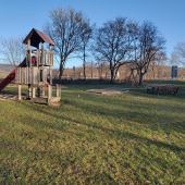 Bild vom Spielplatz anzeigen.