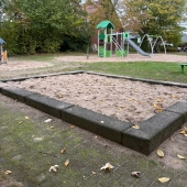 Bild vom Spielplatz anzeigen.