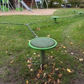 Bild vom Spielplatz anzeigen.