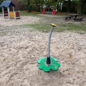 Bild vom Spielplatz anzeigen.