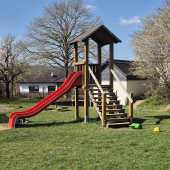 Bild vom Spielplatz anzeigen.