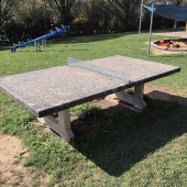 Bild vom Spielplatz anzeigen.