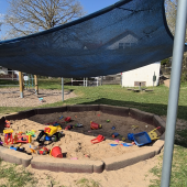 Bild vom Spielplatz anzeigen.