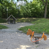 Bild vom Spielplatz anzeigen.