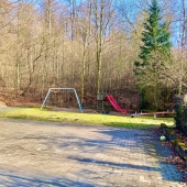 Bild vom Spielplatz anzeigen.