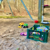 Bild vom Spielplatz anzeigen.