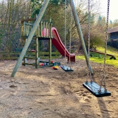 Bild vom Spielplatz anzeigen.