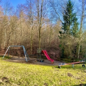 Bild vom Spielplatz anzeigen.