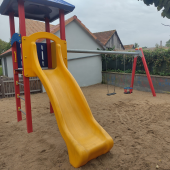 Bild vom Spielplatz anzeigen.