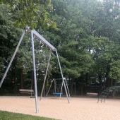 Bild vom Spielplatz anzeigen.