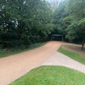 Bild vom Spielplatz anzeigen.